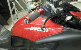 DUCATI DIAVEL 2015