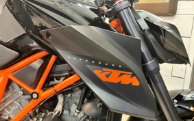 KTM 1290 SUPER DUKE R 2015 V3940