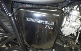 TRIUMPH BONNEVILLE T100 2013