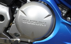 SUZUKI GSR250F