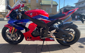 HONDA CBR1000RR-R FB SP 2025 SC82