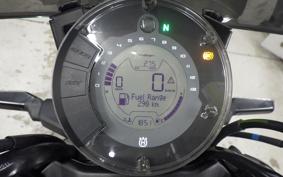 HUSQVARNA SVARTPILEN 125 2025