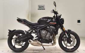 TRIUMPH TRIDENT 660 2025