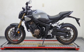 HONDA CB650R E-Clutch 2025 RH17