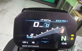 BMW M1000R 2025