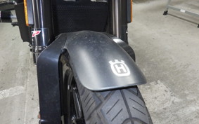HUSQVARNA SVARTPILEN 250 2006