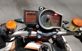 KTM 1290 SUPER DUKE R 2015 V3940