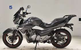 SUZUKI GSR250