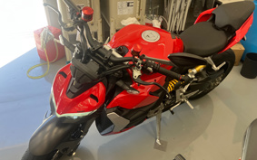 DUCATI  DUCATI  STREET  FIGHTER V2 2022 3F00
