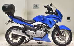 SUZUKI GSR250S