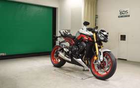 TRIUMPH STREET TRIPLE RX 2026