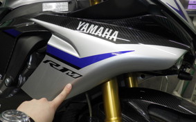 YAMAHA YZF-R1 M 2015