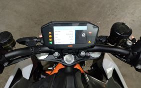 KTM 1290 SUPER DUKE R 2018 V3940