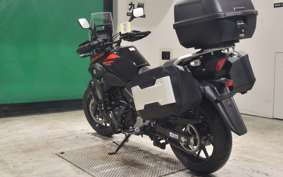 SUZUKI Vｽﾄﾛｰﾑ250A 2009