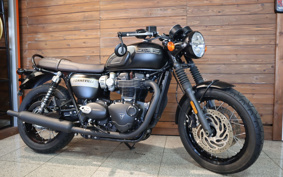 TRIUMPH  TRIUMPH  BONNEVILLE T120 BLACK  2021 DAD75H