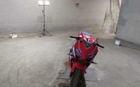 HONDA CBR650R E-Clutch 2025 RH17