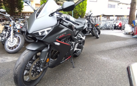 HONDA CBR650R E-CLUTCH 2025 RH17