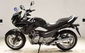 SUZUKI GSR250S