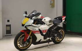 YAMAHA YZF-R1 2022