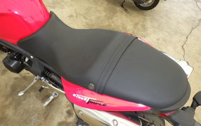 TRIUMPH STREET TRIPLE 2010