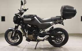 HUSQVARNA SVARTPILEN 125 2010