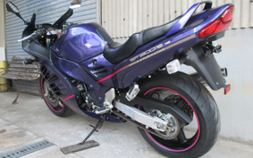 SUZUKI RF900R 1995 GT73A